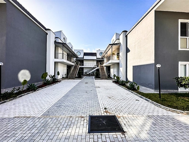 Dublex 3+1 in flachem LCD 150 m vom Meer entfernt