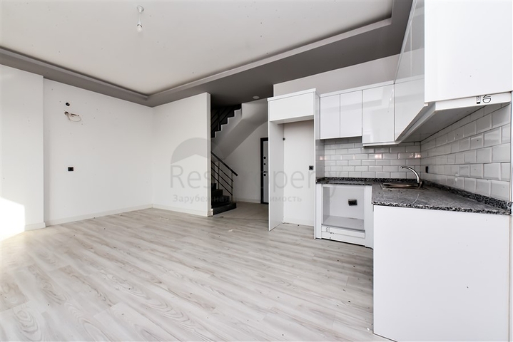 Dublex 3+1 in flachem LCD 150 m vom Meer entfernt