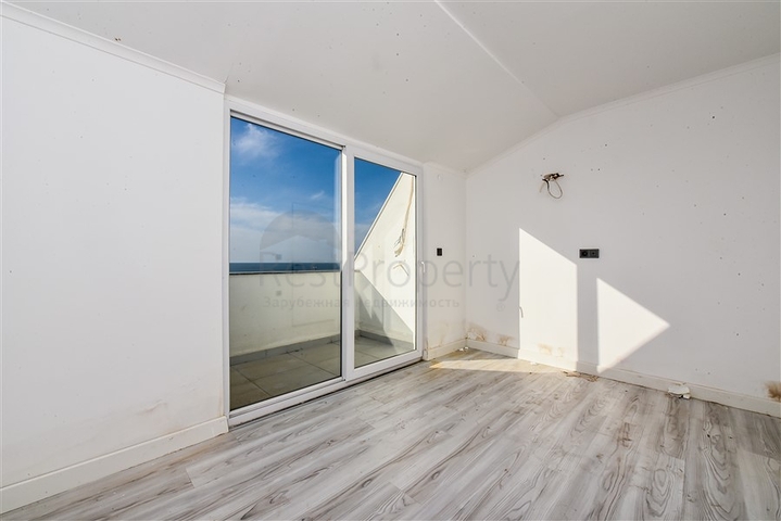 Dublex 3+1 in flachem LCD 150 m vom Meer entfernt