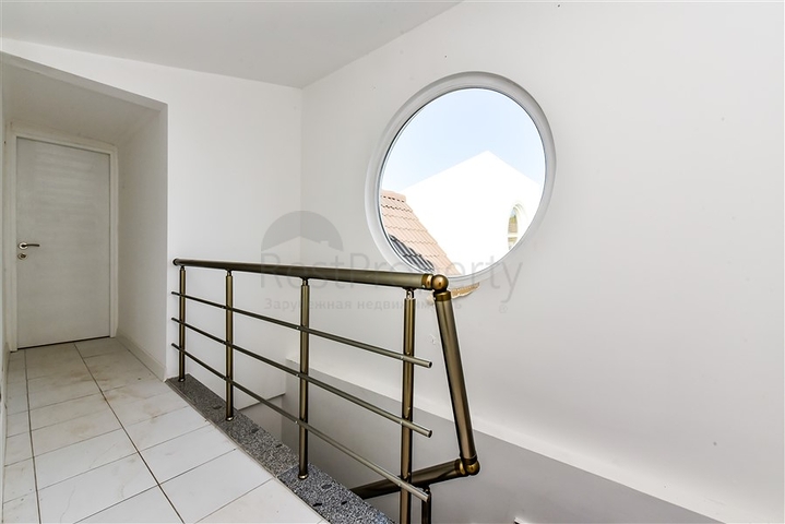 Dublex 3+1 in flachem LCD 150 m vom Meer entfernt