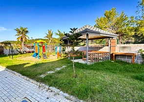 Dublex 3+1 in flachem LCD 150 m vom Meer entfernt