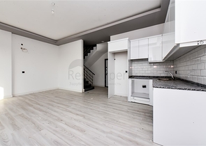 Dublex 3+1 in flachem LCD 150 m vom Meer entfernt