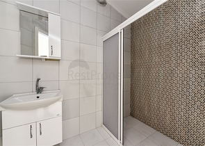 Dublex 3+1 in flachem LCD 150 m vom Meer entfernt