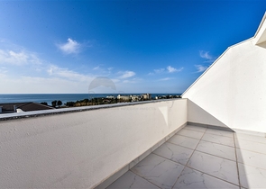 Dublex 3+1 in flachem LCD 150 m vom Meer entfernt