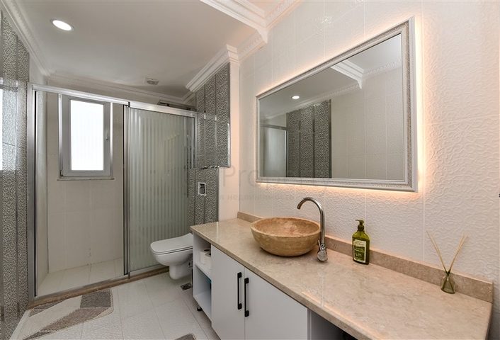 Schöne Wohnung in einer Residenz am Meer im Stadtteil Mahmutlar.