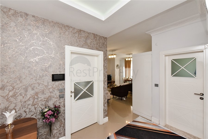 Schöne Wohnung in einer Residenz am Meer im Stadtteil Mahmutlar.