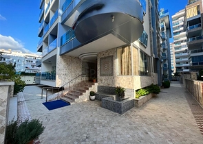 Schöne Wohnung in einer Residenz am Meer im Stadtteil Mahmutlar.