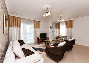 Schöne Wohnung in einer Residenz am Meer im Stadtteil Mahmutlar.