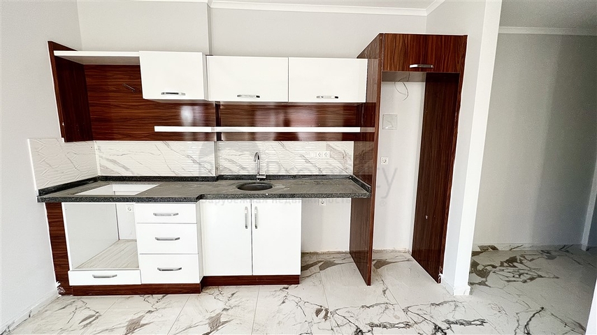 Zwei-Zimmer-Wohnung in einem neuen Komplex mit Infrastruktur