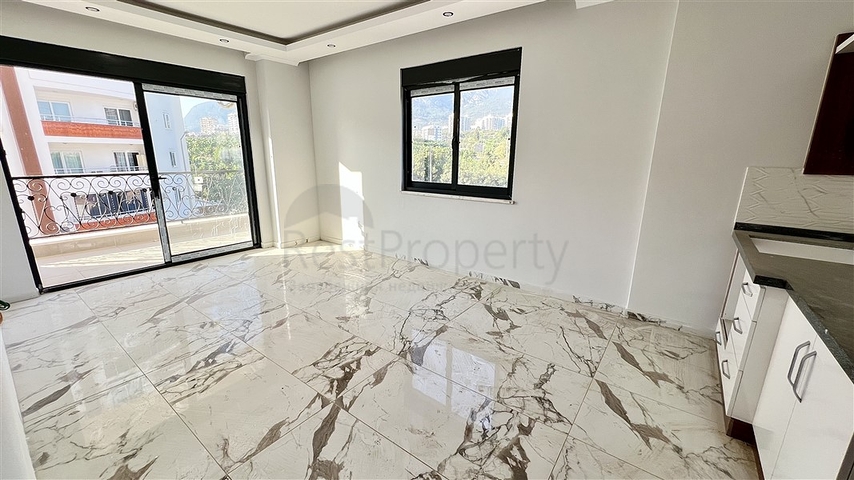 Zwei-Zimmer-Wohnung in einem neuen Komplex mit Infrastruktur