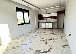 Zwei-Zimmer-Wohnung in einem neuen Komplex mit Infrastruktur