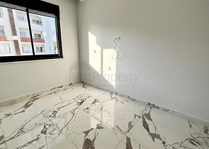 Zwei-Zimmer-Wohnung in einem neuen Komplex mit Infrastruktur