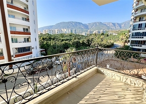 Zwei-Zimmer-Wohnung in einem neuen Komplex mit Infrastruktur