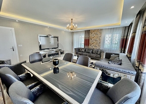 Möblierte 2+1-Wohnung mit separater Küche im Stadtteil Mahmutlar