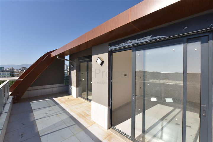 Penthouse 2+1 in einem neuen Haus, 400 m vom Meer entfernt 