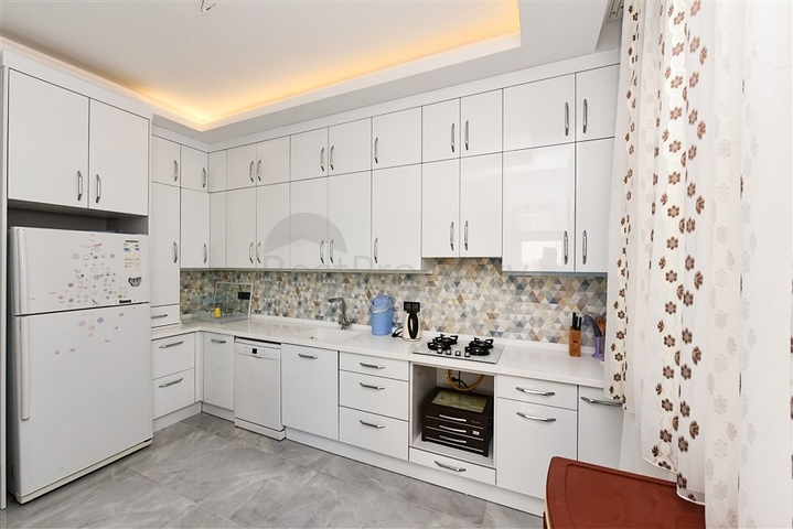 Geräumige 3+1-Wohnung in einer der besten Gegenden von Alanya – Beide