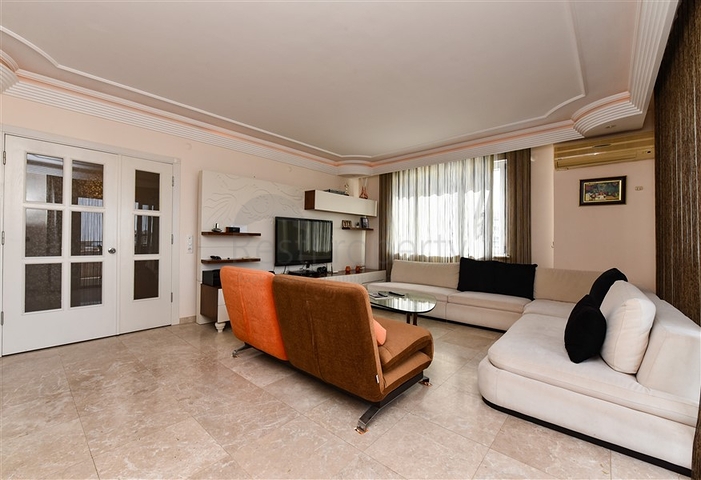 Geräumige 2+1-Wohnung 200 Meter vom Mittelmeer entfernt