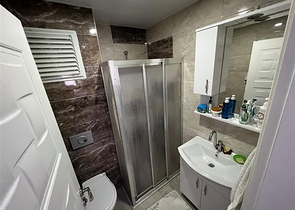 Geräumige Dreizimmerwohnung in Gehweite zum Meer im offenen Wohngebiet Tosmur