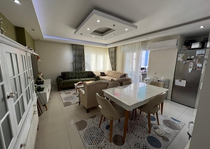 Geräumige Dreizimmerwohnung in Gehweite zum Meer im offenen Wohngebiet Tosmur