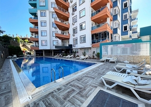 Geräumige Dreizimmerwohnung in Gehweite zum Meer im offenen Wohngebiet Tosmur