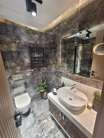 Geräumige 5+1 Wohnungen im zentralen Stadtteil Yenişehir