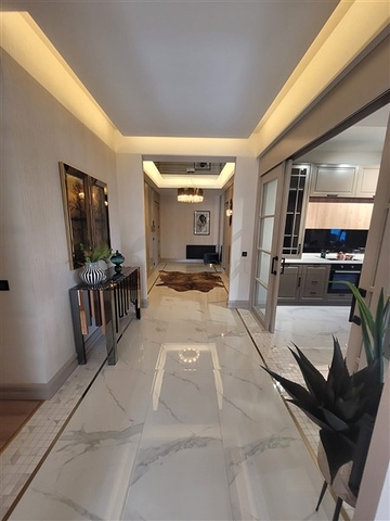 Geräumige 5+1 Wohnungen im zentralen Stadtteil Yenişehir