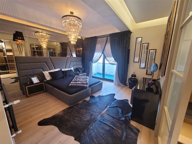 Geräumige 5+1 Wohnungen im zentralen Stadtteil Yenişehir