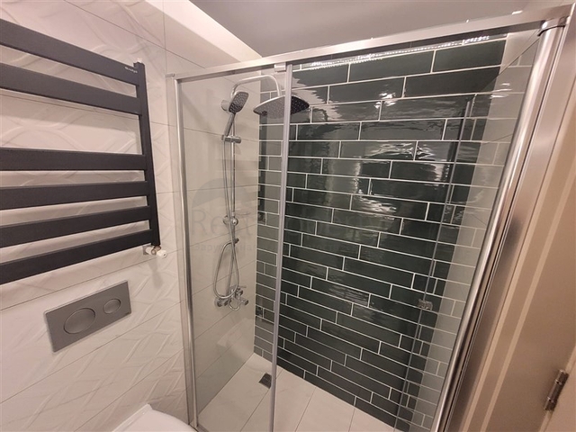 Geräumige 5+1 Wohnungen im zentralen Stadtteil Yenişehir