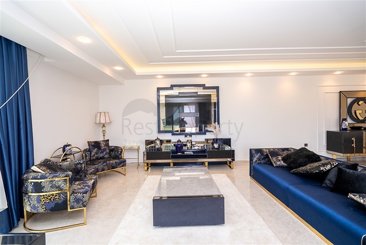 Geräumiges zweistöckiges Penthouse unter Staatsbürgerschaft an der ersten Küste 