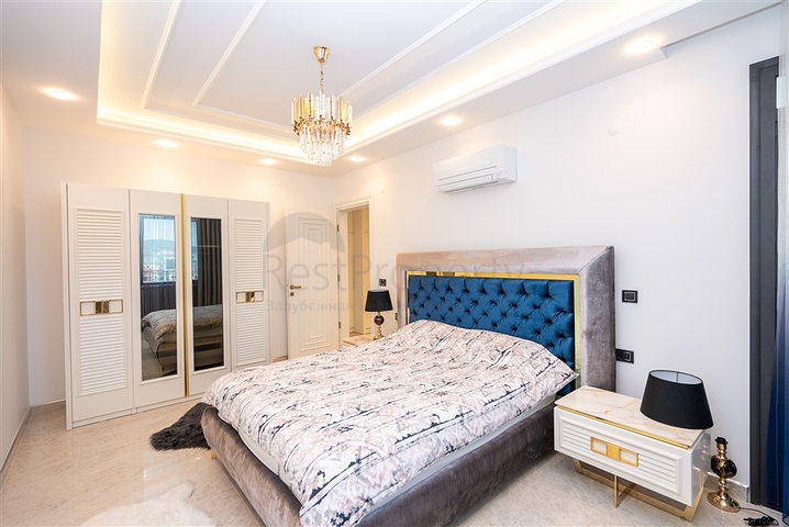 Geräumiges zweistöckiges Penthouse unter Staatsbürgerschaft an der ersten Küste 