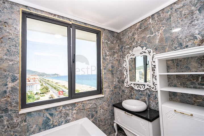 Geräumiges zweistöckiges Penthouse unter Staatsbürgerschaft an der ersten Küste 