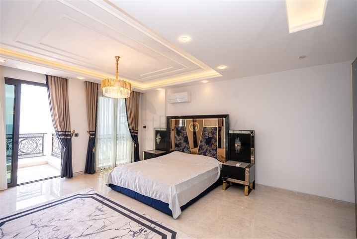 Geräumiges zweistöckiges Penthouse unter Staatsbürgerschaft an der ersten Küste 