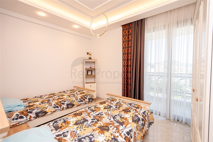 Geräumiges zweistöckiges Penthouse unter Staatsbürgerschaft an der ersten Küste 