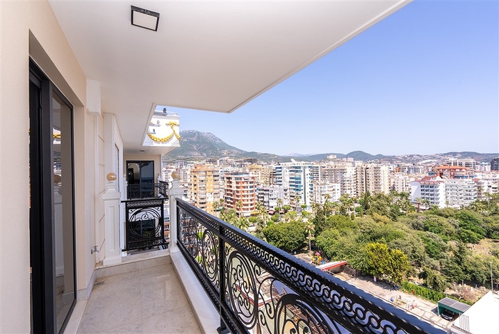 Geräumiges zweistöckiges Penthouse unter Staatsbürgerschaft an der ersten Küste 