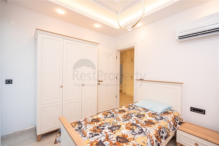 Geräumiges zweistöckiges Penthouse unter Staatsbürgerschaft an der ersten Küste 