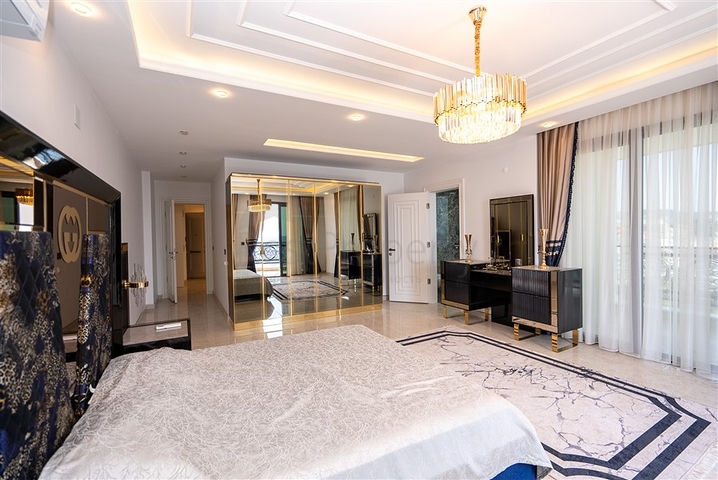 Geräumiges zweistöckiges Penthouse unter Staatsbürgerschaft an der ersten Küste 