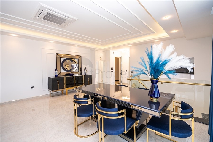 Geräumiges zweistöckiges Penthouse unter Staatsbürgerschaft an der ersten Küste 