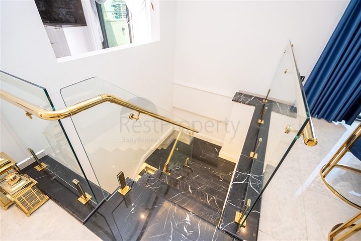 Geräumiges zweistöckiges Penthouse unter Staatsbürgerschaft an der ersten Küste 