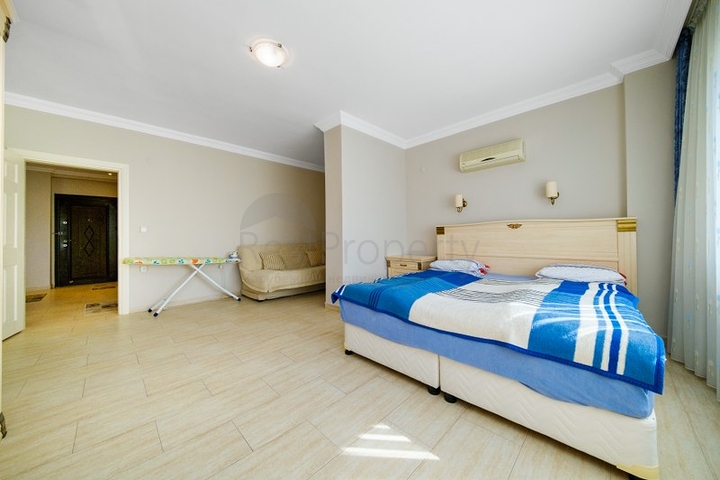 Große Wohnung 2+1 zum Leben in einem offenen Wohngebiet von Tosmur