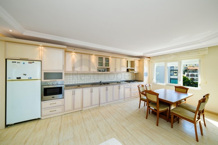 Große Wohnung 2+1 zum Leben in einem offenen Wohngebiet von Tosmur