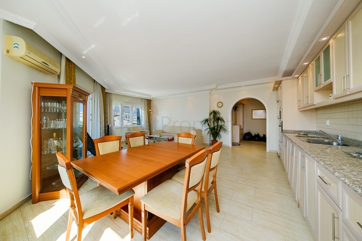 Große Wohnung 2+1 zum Leben in einem offenen Wohngebiet von Tosmur