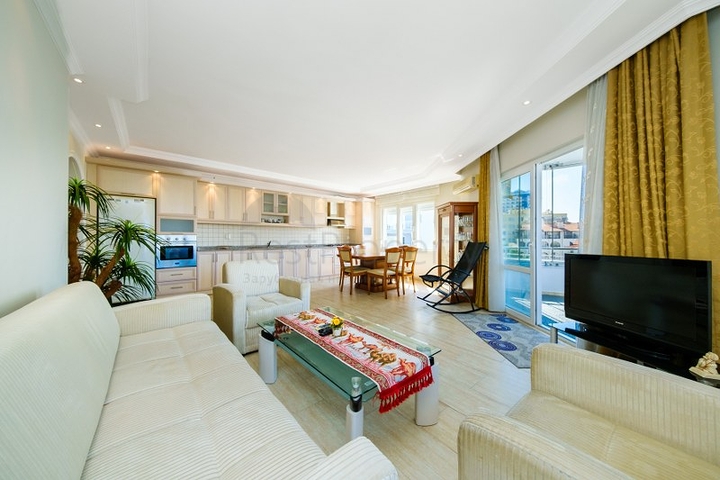 Große Wohnung 2+1 zum Leben in einem offenen Wohngebiet von Tosmur