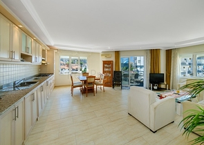 Große Wohnung 2+1 zum Leben in einem offenen Wohngebiet von Tosmur