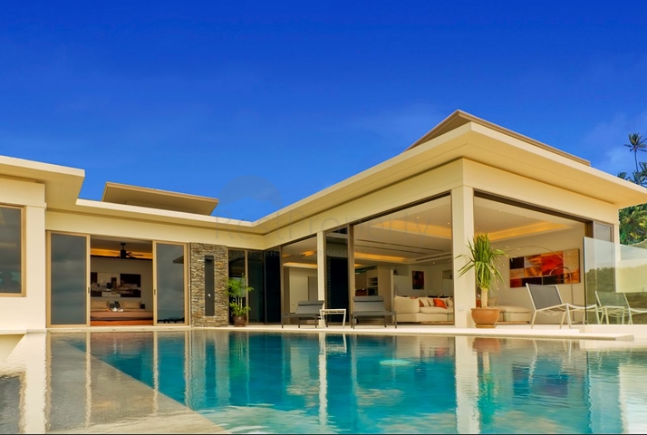 Villen mit offenem Meerblick