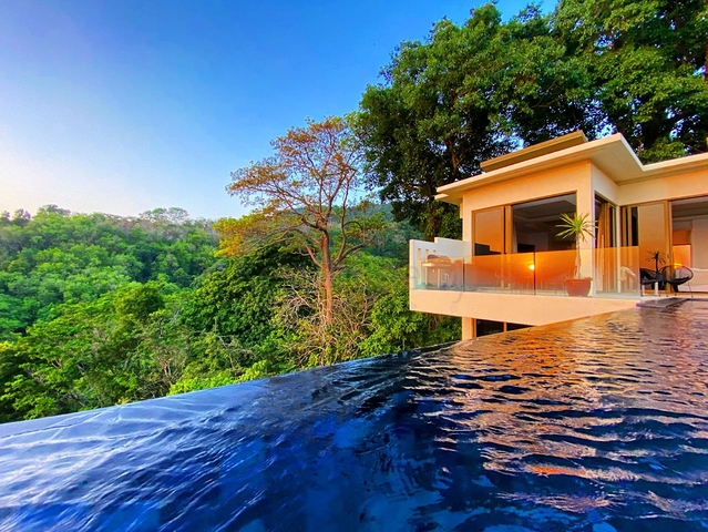 Villen mit offenem Meerblick