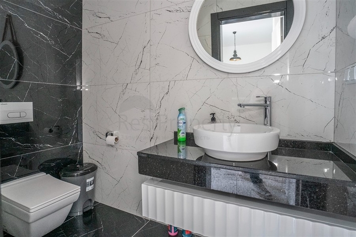 Ein geräumiges Büro im Business Center im Stadtteil Oba ist ausgestattet Ein geräumiges Büro im Business Center im Stadtteil Oba ist ausgestattet