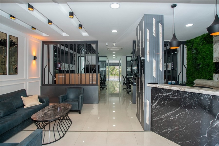 Ein geräumiges Büro im Business Center im Stadtteil Oba ist ausgestattet Ein geräumiges Büro im Business Center im Stadtteil Oba ist ausgestattet