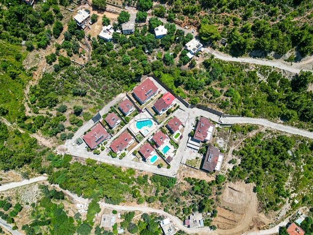 Möblierte geräumige Wohnung in einem Komplex mit Meer- und Bergblick