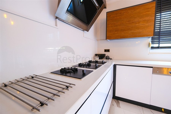 Möblierte geräumige Wohnung in einem Komplex mit Meer- und Bergblick