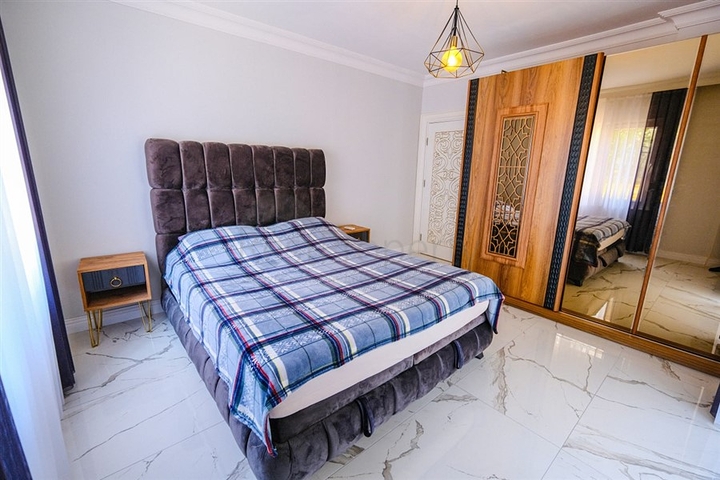 Möblierte geräumige Wohnung in einem Komplex mit Meer- und Bergblick